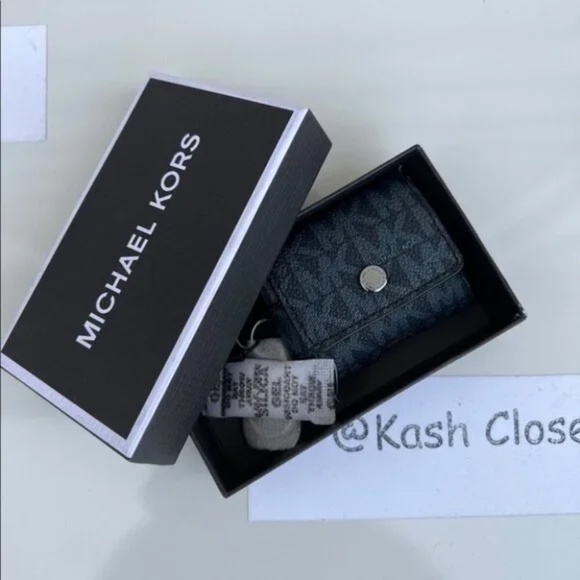 Michael Kors MK Expandable Earbud Case - Admiral /Pale Blue - Picture 3 of 5